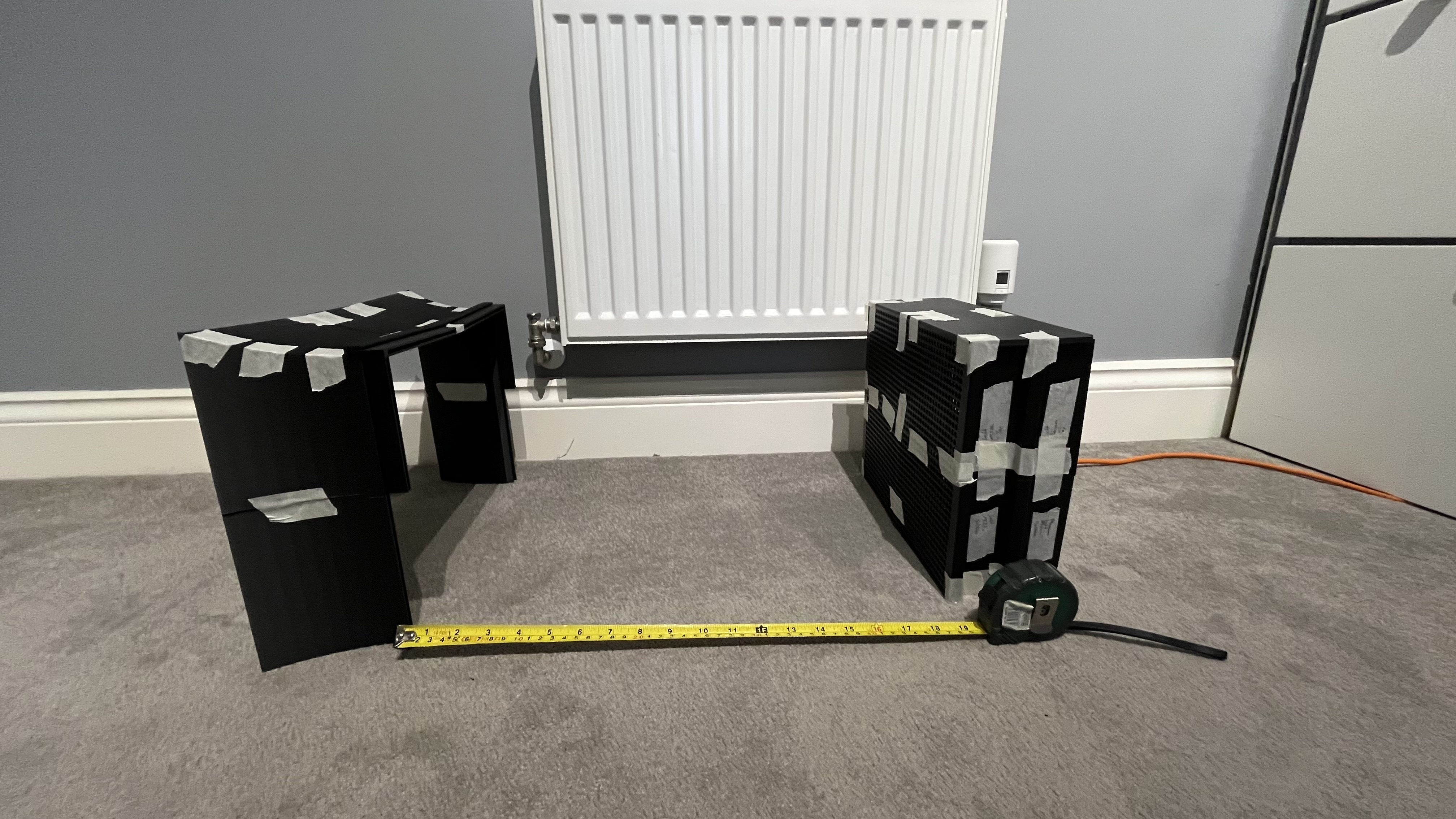 Diffuser laid out with airflow straightener